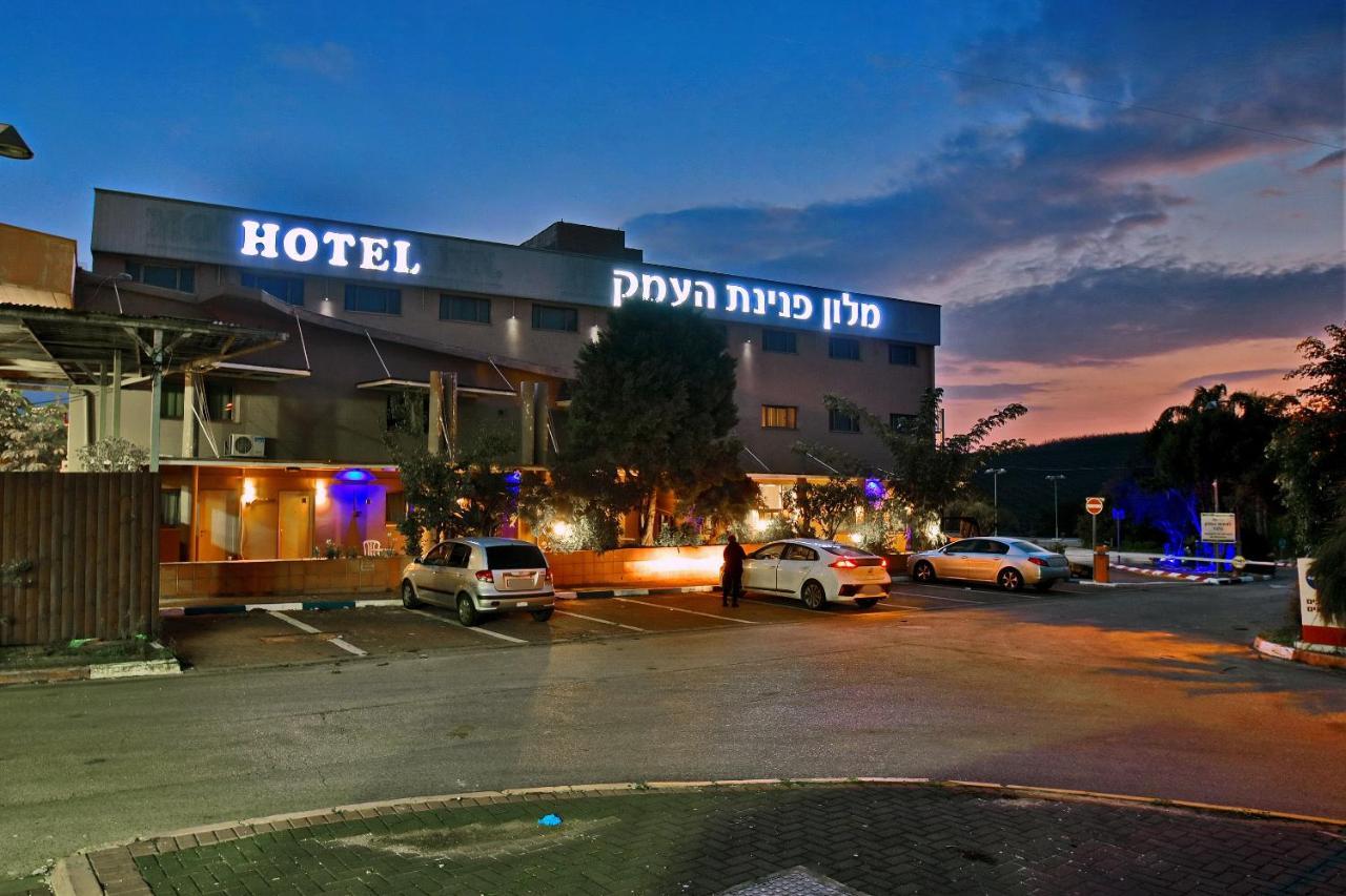 Pearl Of The Valley Hotel Kfar Tavor Exterior foto